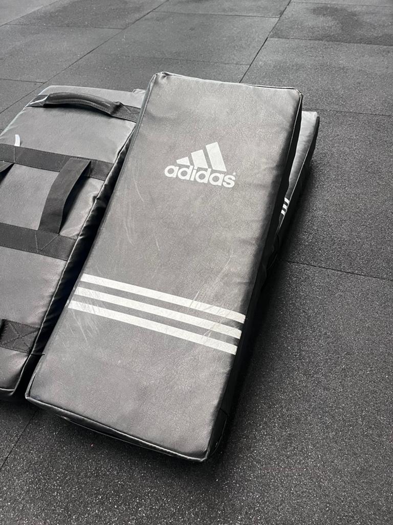 4x Adidas Stoot & Trap kussens, Ophalen, Zo goed als nieuw, 10 inch, Bescherming voor- en achterkant