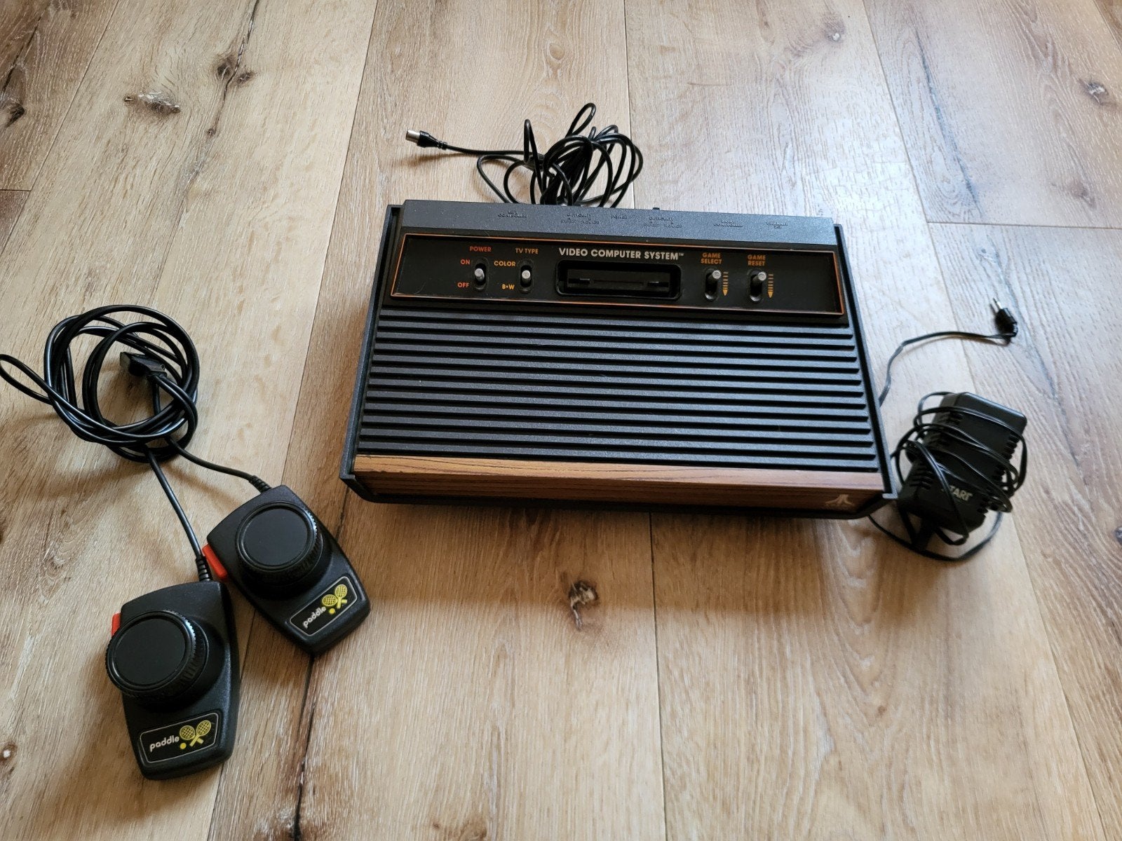 Atari 2600 met 2 controllers en 13 games, Spelcomputers en Games, Spelcomputers | Atari, Met 2 controllers, Ophalen of Verzenden