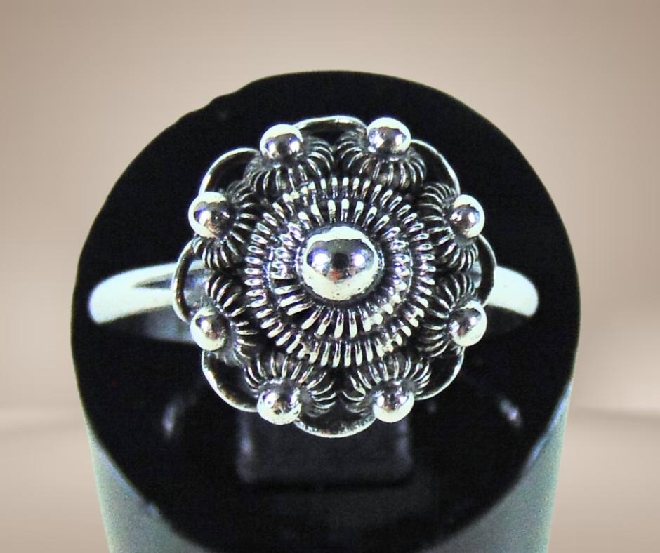 Mooie 835 zilveren Zeeuwse knoppen knoop ring M17,3!, Verzenden, Zo goed als nieuw, X, Dame of Heer