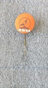 onbekende blikken speld RBM 1890 met duif, Ophalen of Verzenden, Gebruikt, Overige onderwerpen, Speldje of Pin