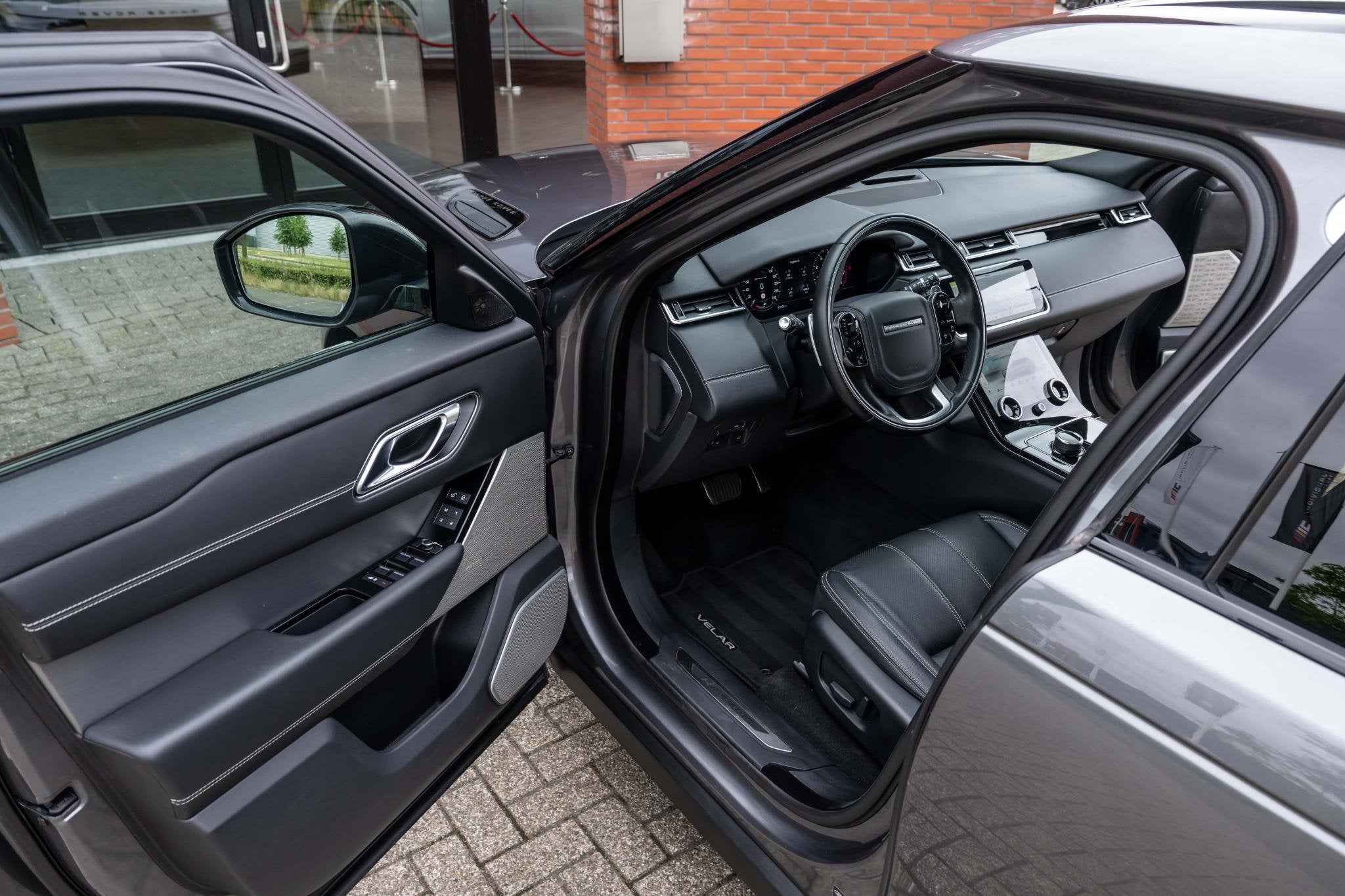 Land Rover Range Rover Velar 2.0 P300 Turbo AWD R-Dynamic SE, Auto's, Dealer onderhouden, Gebruikt, 4 cilinders, Range Rover Velar