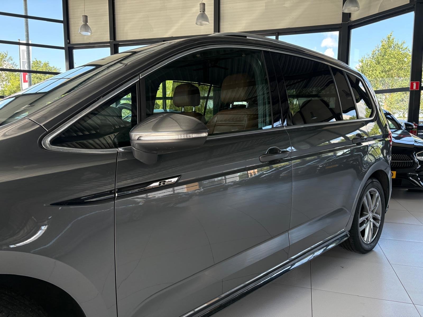 Volkswagen Touran 1.4 TSI Highline Business R 7p | Trekhaak, Auto's, Volkswagen, Automatische klimaatregeling, Gebruikt, Euro 6
