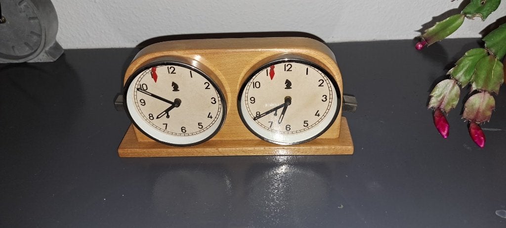 oude Hongaarse schaakklok 1950, Ophalen of Verzenden, Zo goed als nieuw