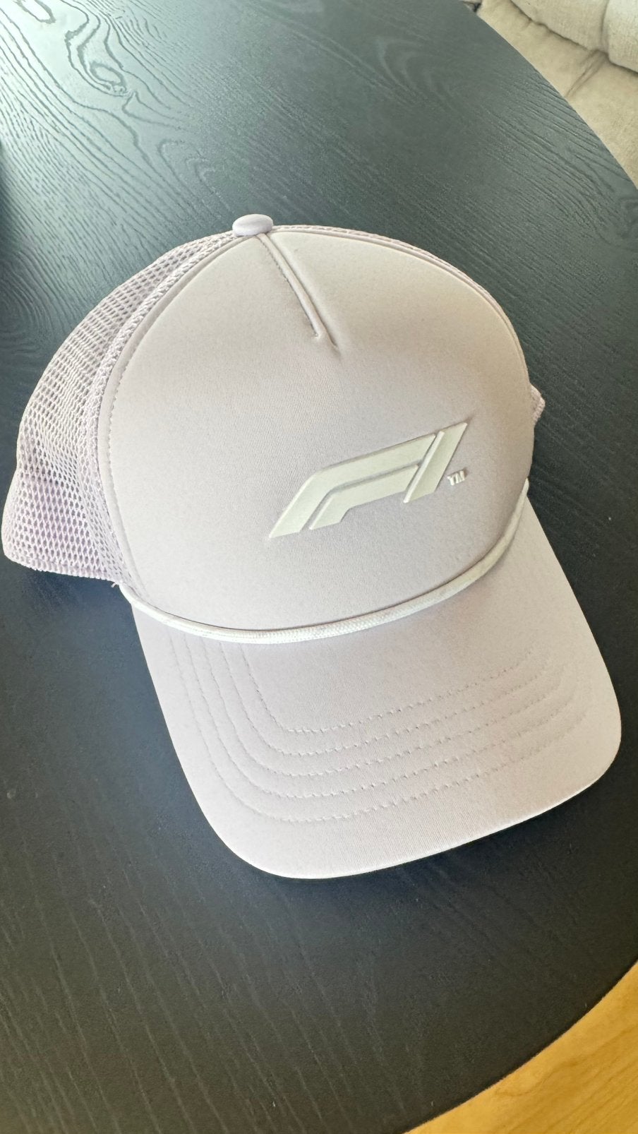F1 pet, Ophalen of Verzenden, Zo goed als nieuw