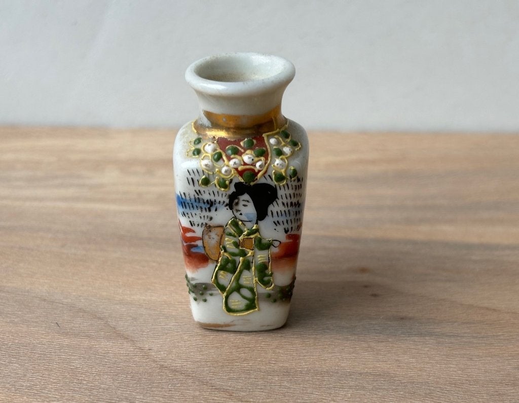 Miniatuur Japans Satsuma Vaasje Geisha 5 cm, Antiek en Kunst, Ophalen of Verzenden