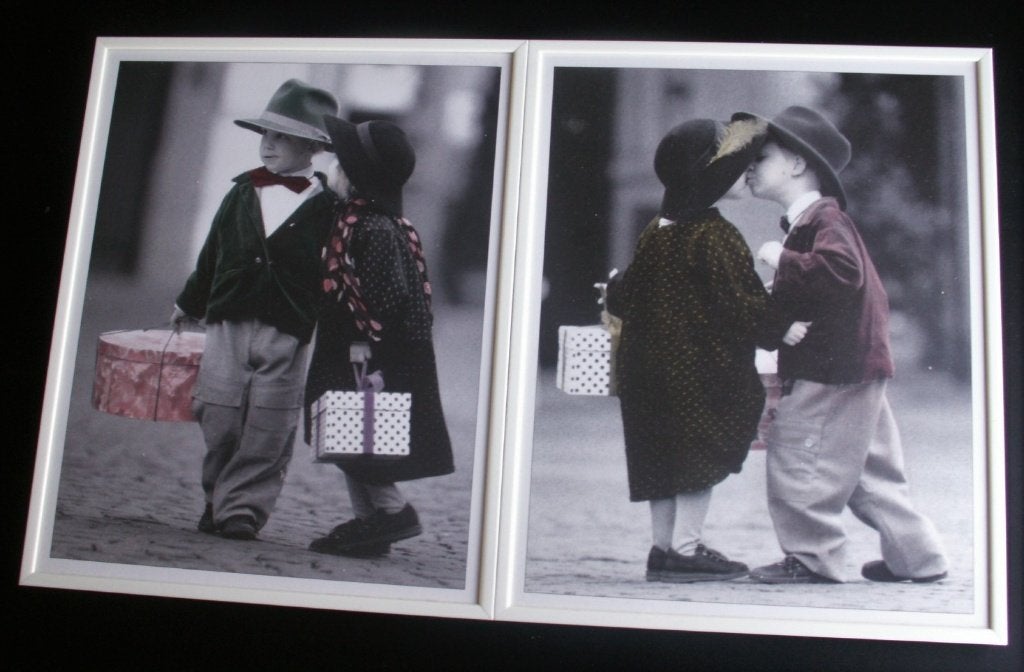 2 illustratie van kinderen in lijst Kim Anderson, Ophalen of Verzenden, Nieuw, Minder dan 50 cm, Schilderij