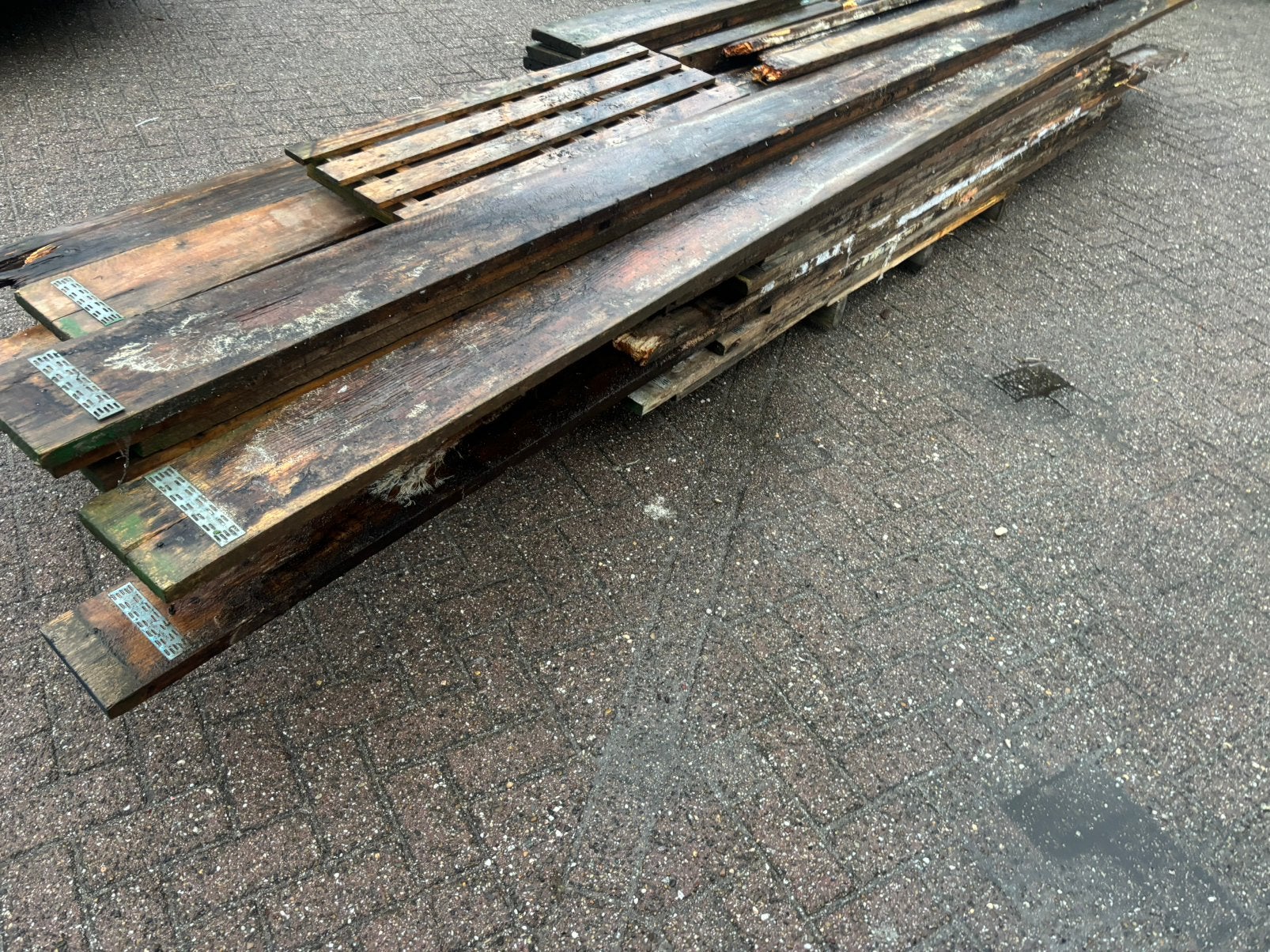 Gratis Steigerplanken - reststukken hout - 1 stapel, Minder dan 3 m³