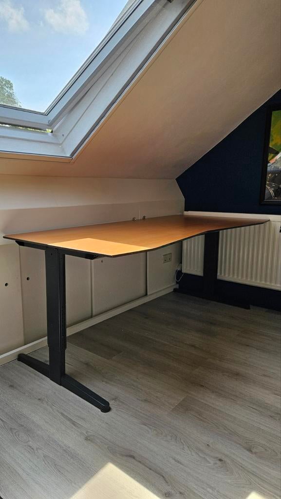 Bureau, Huis en Inrichting, Bureaus, Gebruikt, Demontabel, In hoogte verstelbaar, Kabelgoot, Ophalen