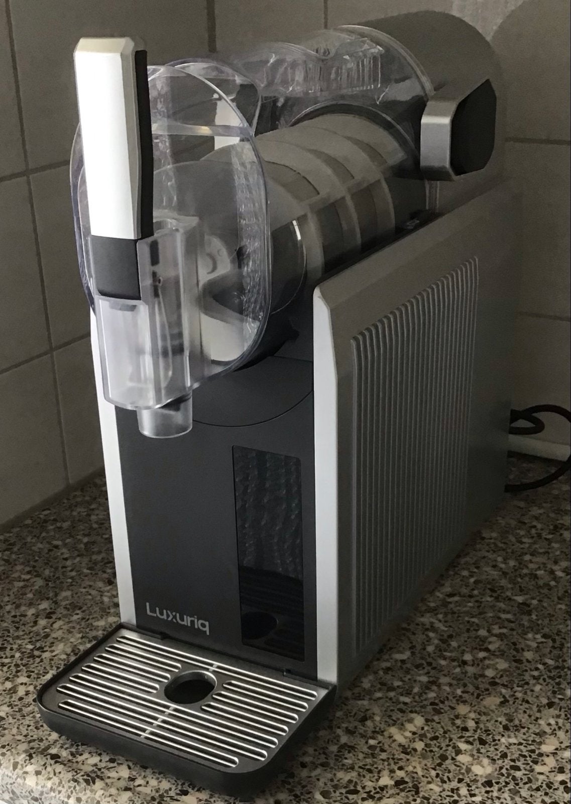 Luxuriq Slushmaker 7-in-1: De ultieme slush puppy machine!, Witgoed en Apparatuur, IJsmachines, Ophalen, Zo goed als nieuw