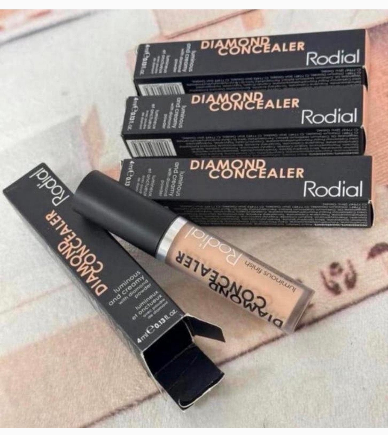 Rodial Diamond Liquid Concealer, Shade 30 make-up beige tint, Ogen, Beige, Nieuw, Ophalen of Verzenden