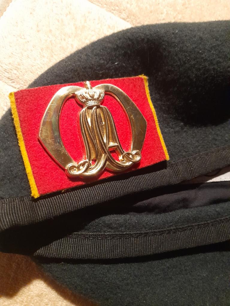 Baret met KMA embleem, Ophalen of Verzenden, Landmacht, Nederland, Embleem of Badge