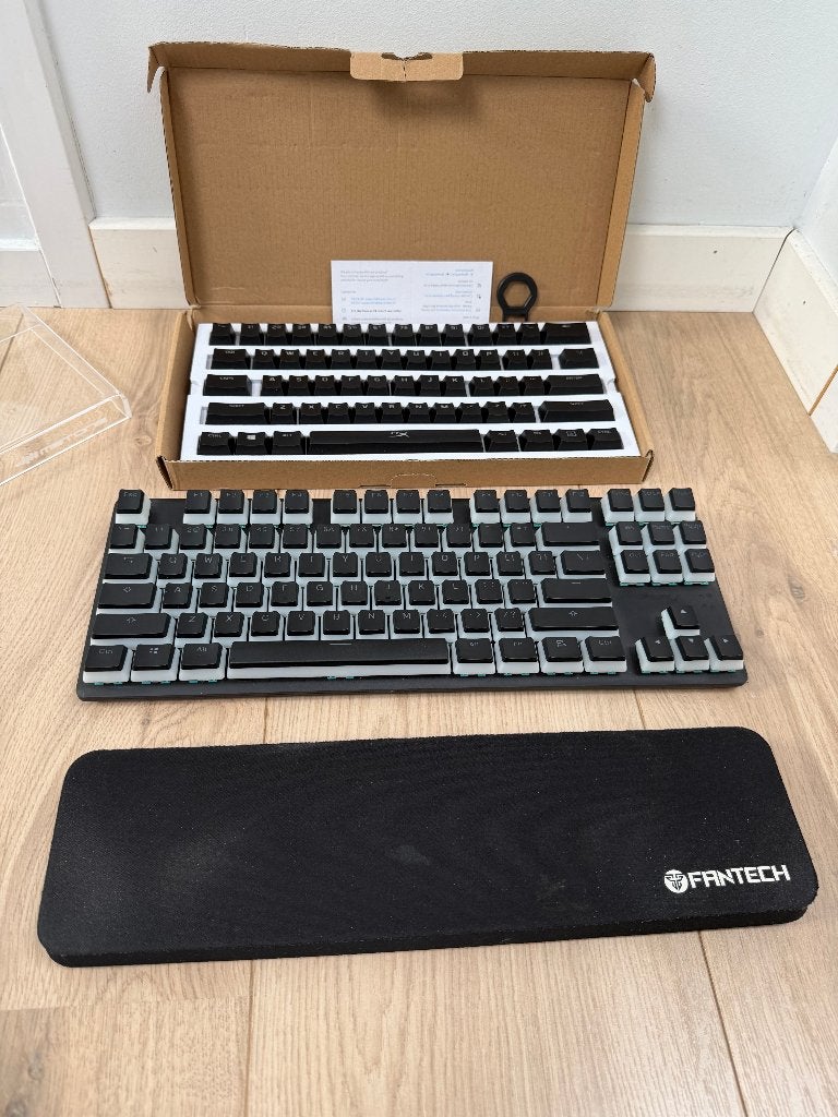 HyperX Alloy Origins Core, Aqua Switch, Qwerty US + extra's, Computers en Software, HyperX, Zo goed als nieuw, Qwerty, Bedraad