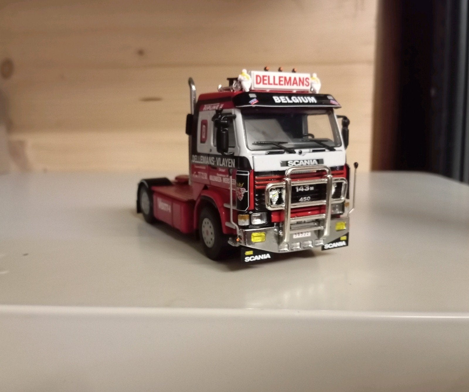 Scania 143 Dellemans WSI, Hobby en Vrije tijd, Modelauto's | 1:50, Ophalen of Verzenden, Nieuw, Bus of Vrachtwagen, Wsi
