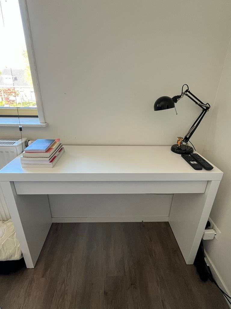 Malm Ikea bureau met lade wit, Met lades, Spaanplaat of MDF, Ophalen of Verzenden, Zo goed als nieuw