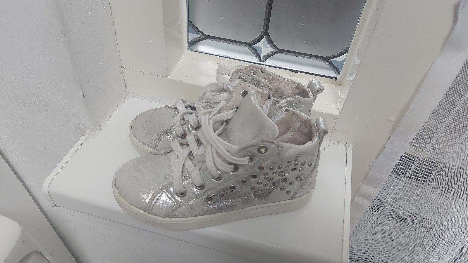 Zilverkleurige hoge sneakers voor kinderen, Gebruikt, Jongen of Meisje, Schoenen, Ophalen of Verzenden
