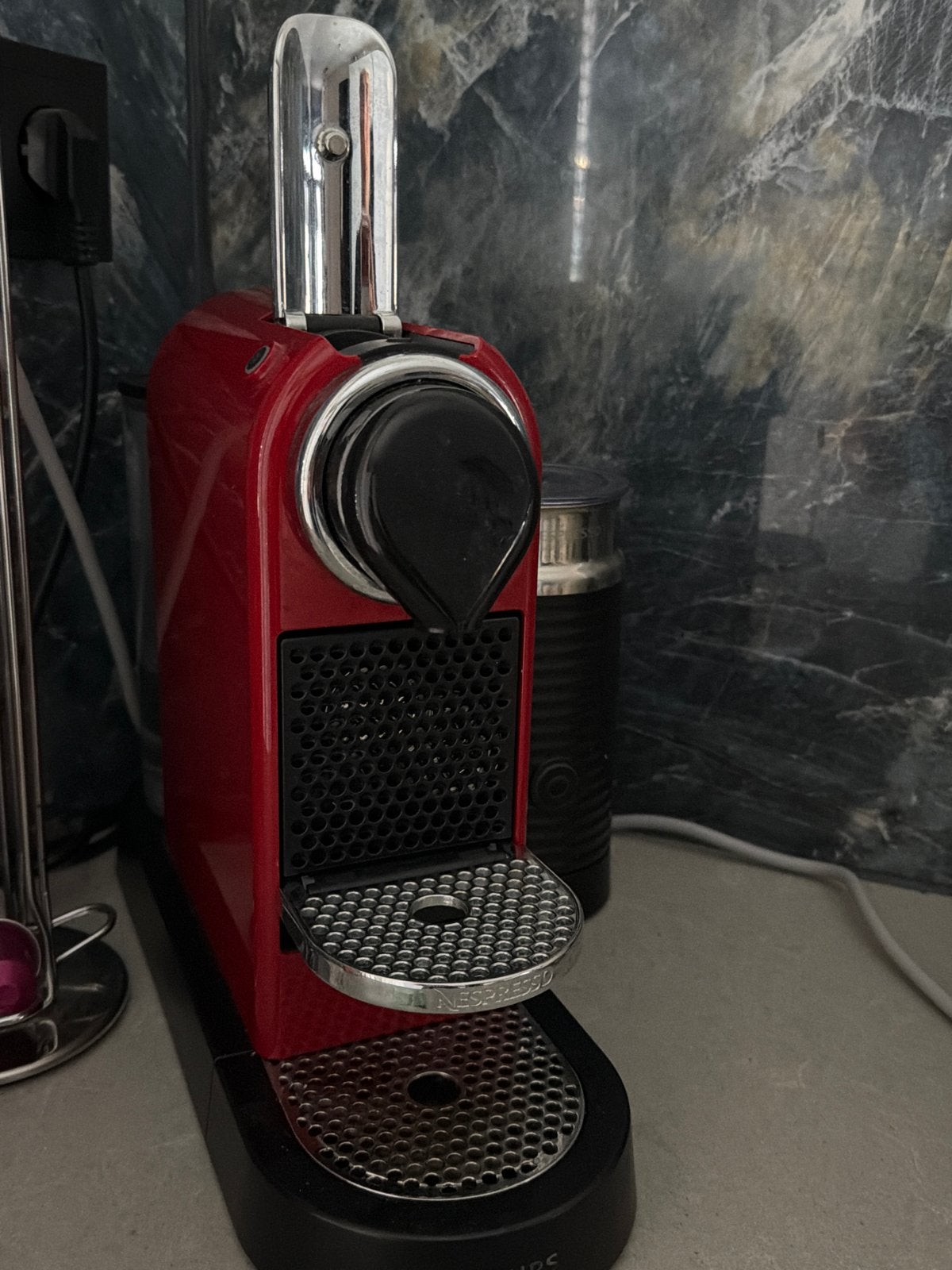 Nespresso Krups Inissia Rood - Compacte Koffiemachine, Ophalen, Gebruikt, Espresso apparaat, 1 kopje