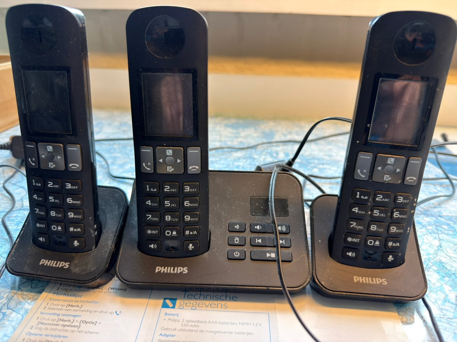 Philips D605 DECT telefoon met 2 extra handsets, Ophalen of Verzenden, Gebruikt, 3 handsets