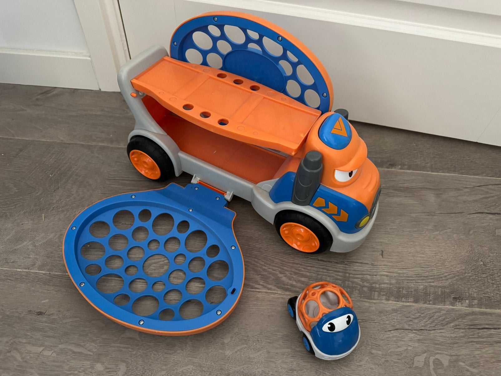 Oball Go Grippers custom carrier truck met bonus car, Ophalen of Verzenden, Zo goed als nieuw