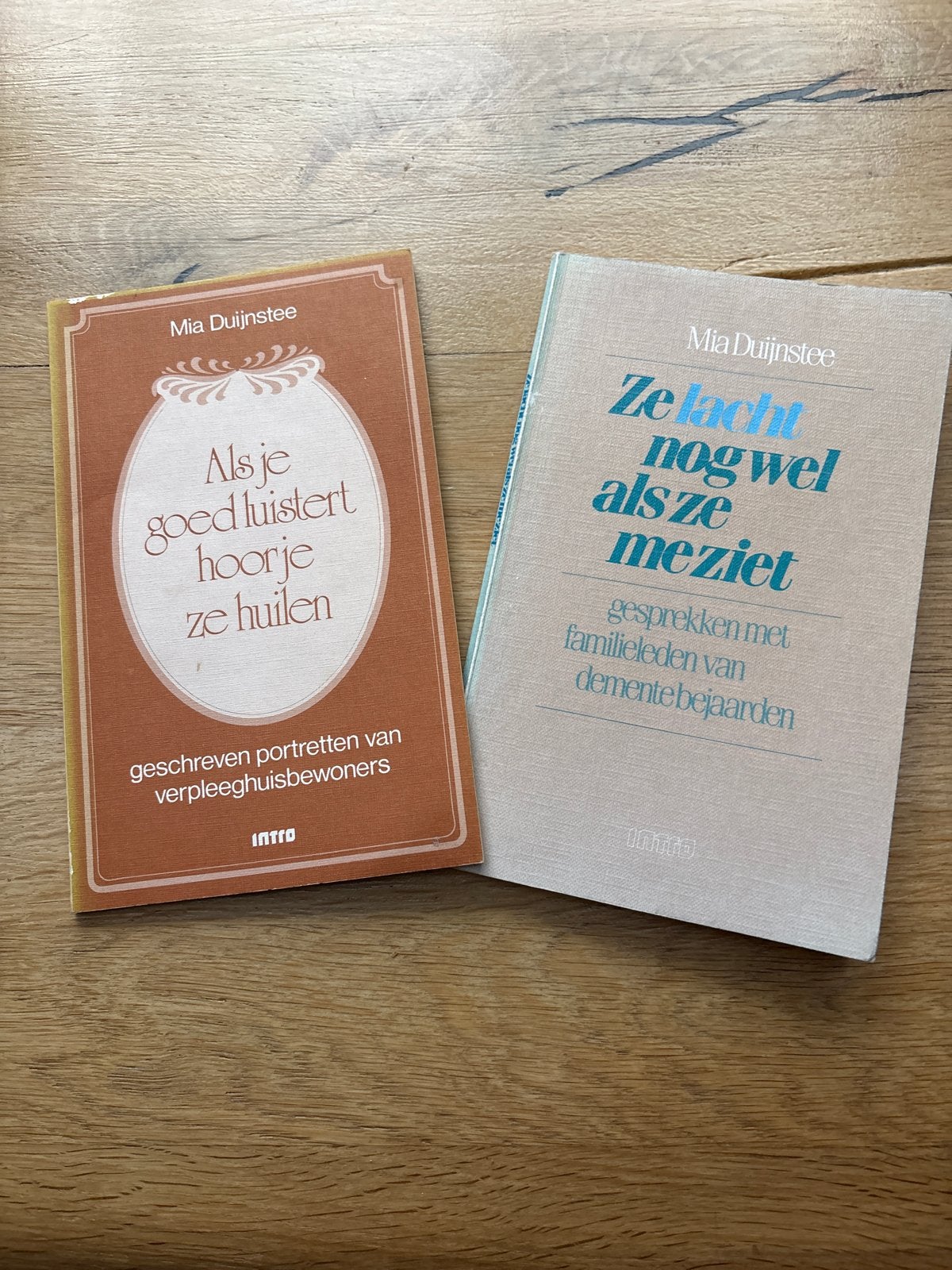 Mia Duijnstee: Als je goed luistert & Ze lacht nog wel, Ophalen of Verzenden, Gelezen, Nederland