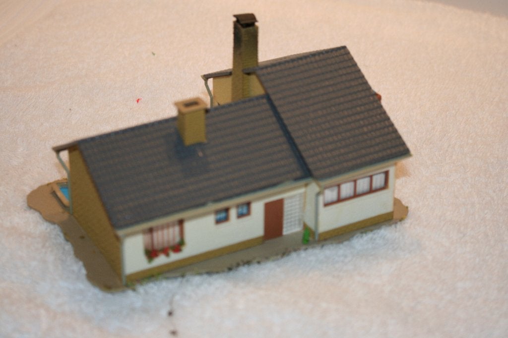 Foto 3 van HO Faller Bungalow met Zwembad.