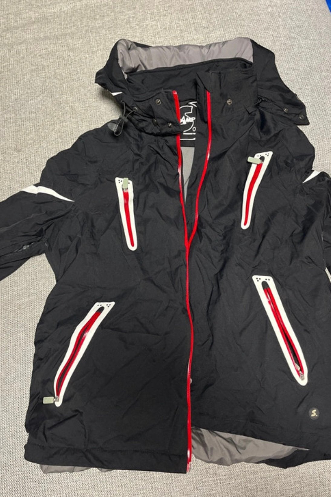 Zwart SHAMP ski-jack met rode ritsen en capuchon M, Kleding | Heren, Ophalen, Zo goed als nieuw, Jack