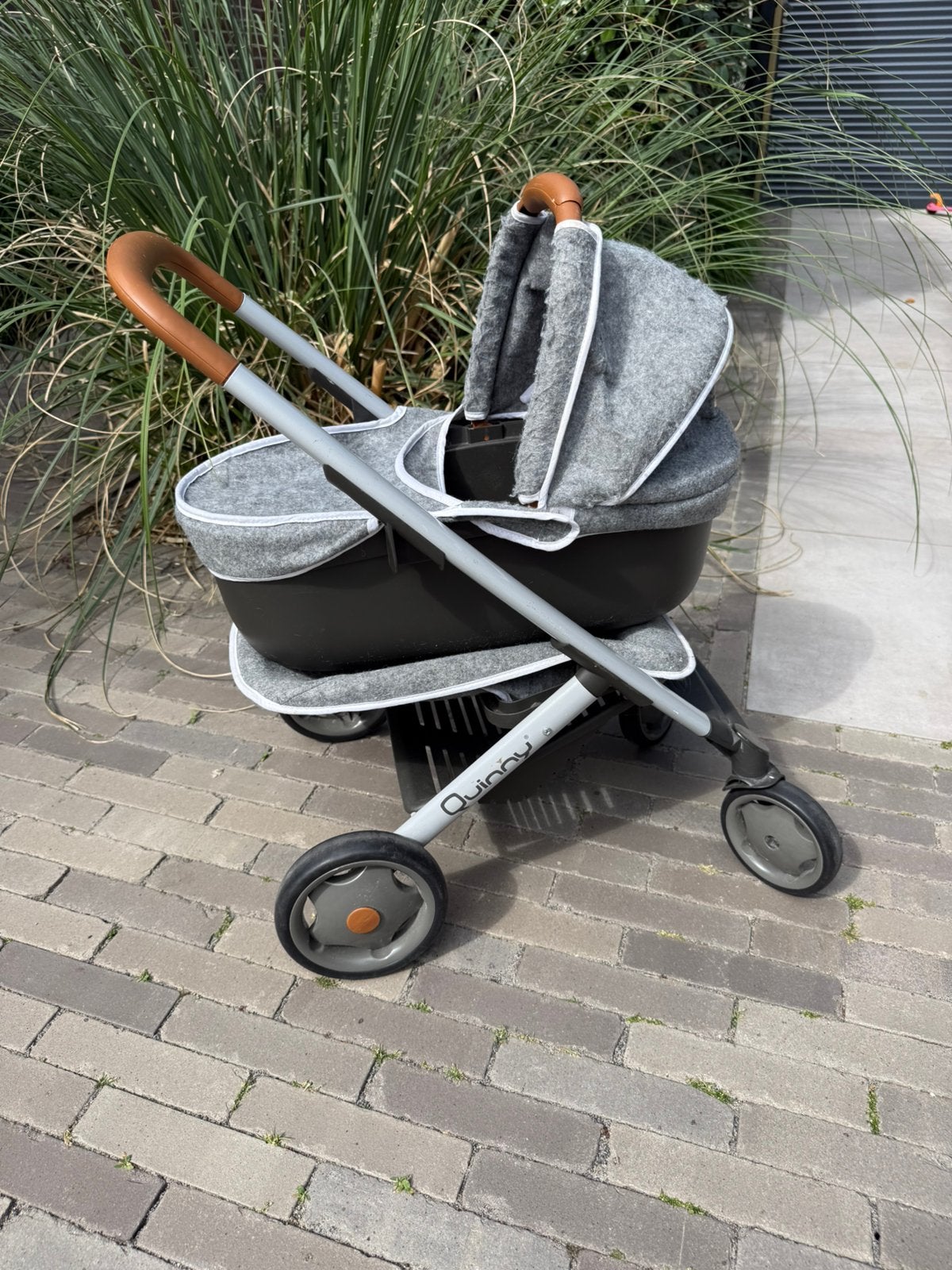 Quinny poppenwagen grijs, Kinderen en Baby's, Speelgoed | Poppen, Ophalen, Gebruikt, Babypop