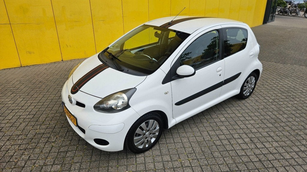 Toyota AYGO 1.0-12V Xcite White, Voorwielaandrijving, Gebruikt, Huisgarantie, Met garantie (alle)