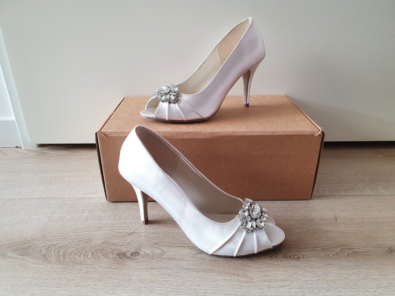 Trouwschoen Paradox London Pink Tender Peep Toe ivoor mt 38, Kleding | Dames, Pumps, Wit, Ophalen of Verzenden, Zo goed als nieuw