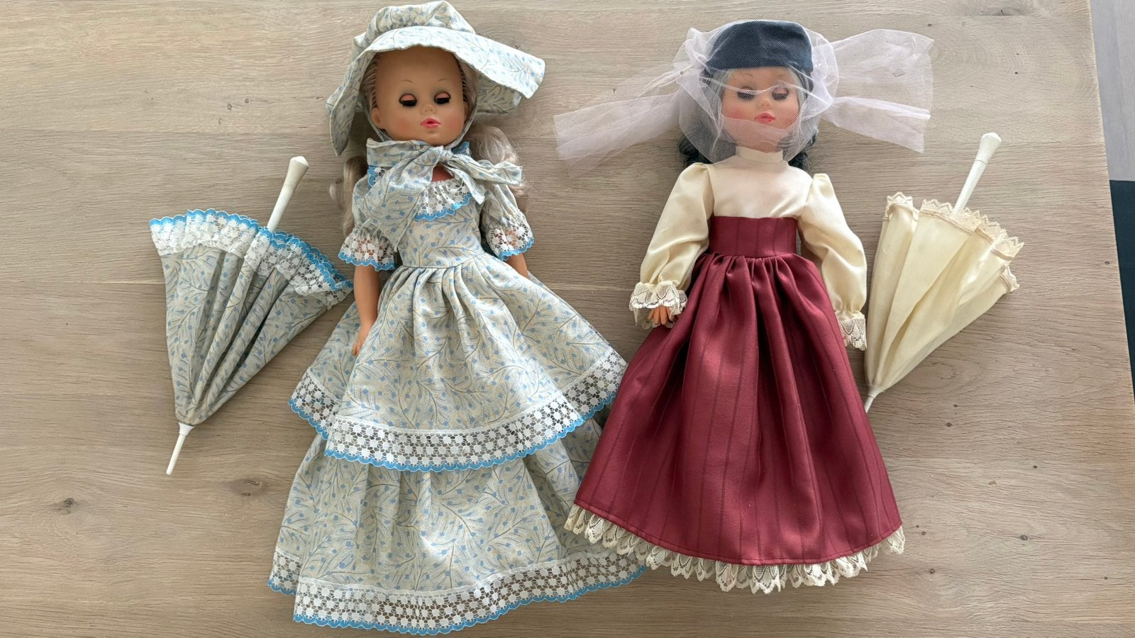 2 Italiaanse poppen, Verzamelen, Poppen, Ophalen of Verzenden, Zo goed als nieuw, Pop