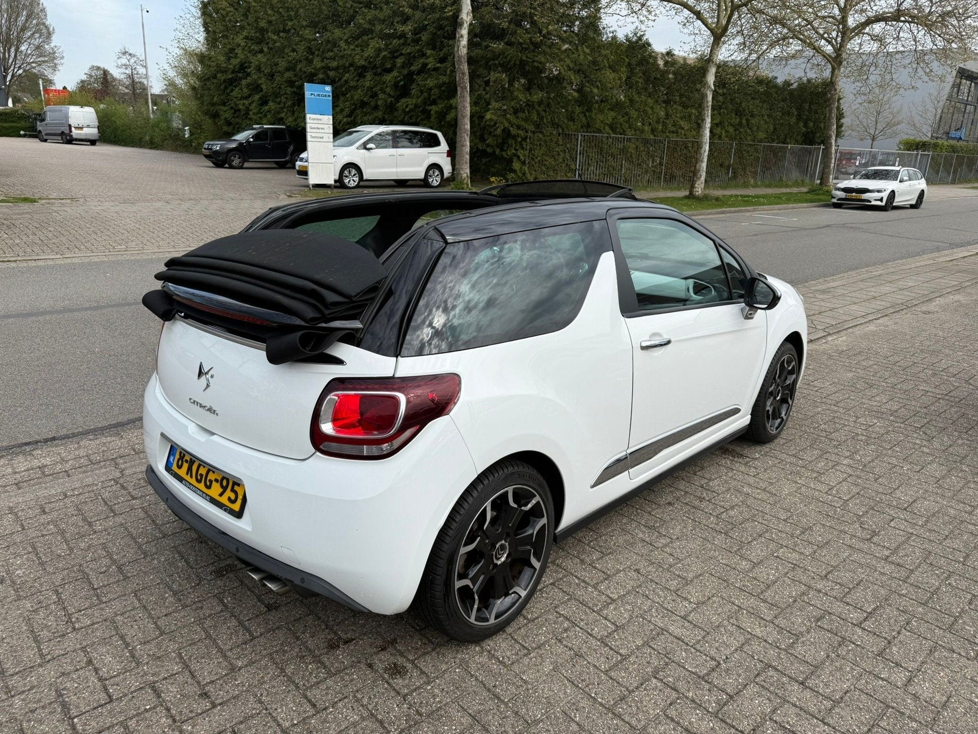 Citroen DS3 Cabrio 1.6 THP Sport Chic, Cabrio, NAP, Navi, Auto's, Citroën, Voorwielaandrijving, Stof, Gebruikt, Parkeersensor