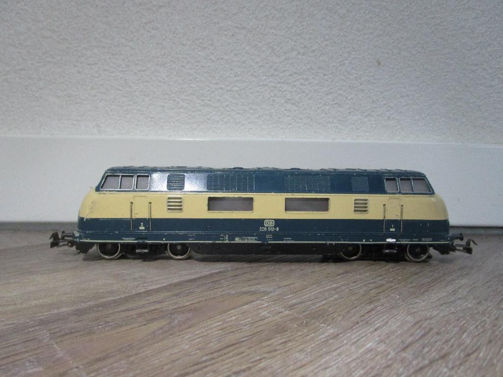 Marklin 3081 h0 diesellocomotief br 220 van de db., Wisselstroom, Gebruikt, Locomotief, Ophalen of Verzenden