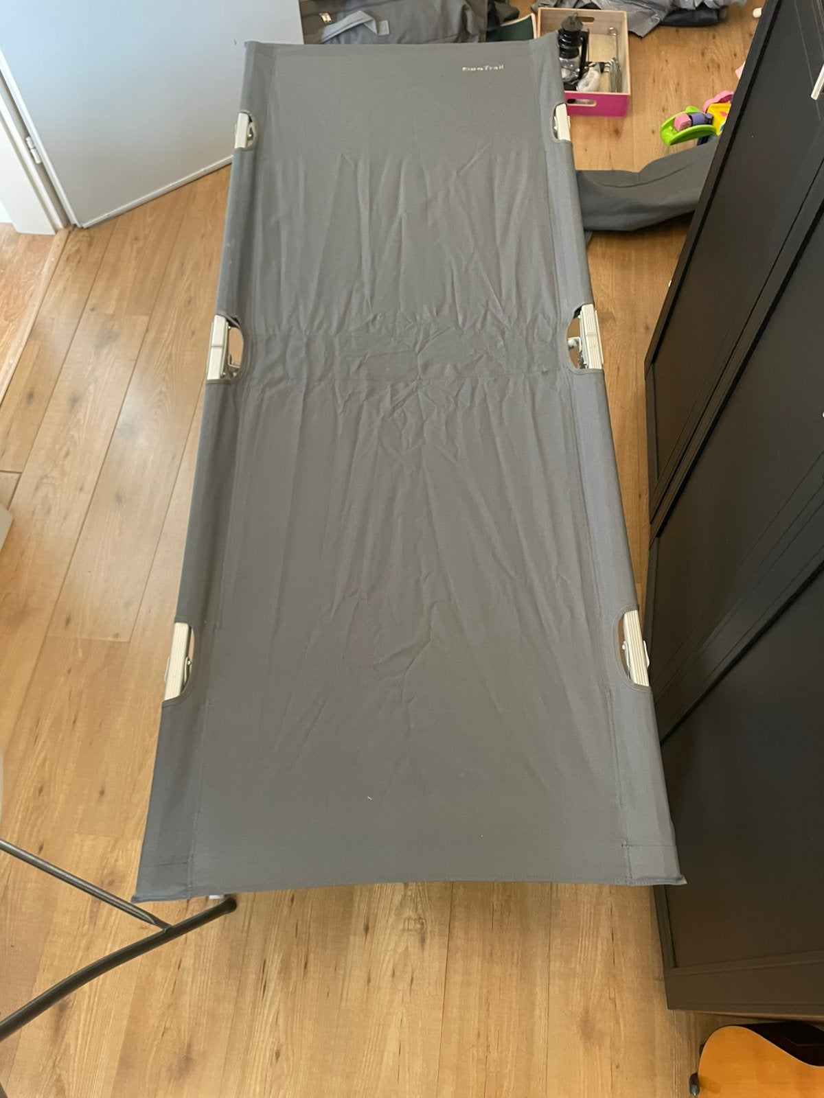 Eurotrail stretcher / veldbed, Ophalen