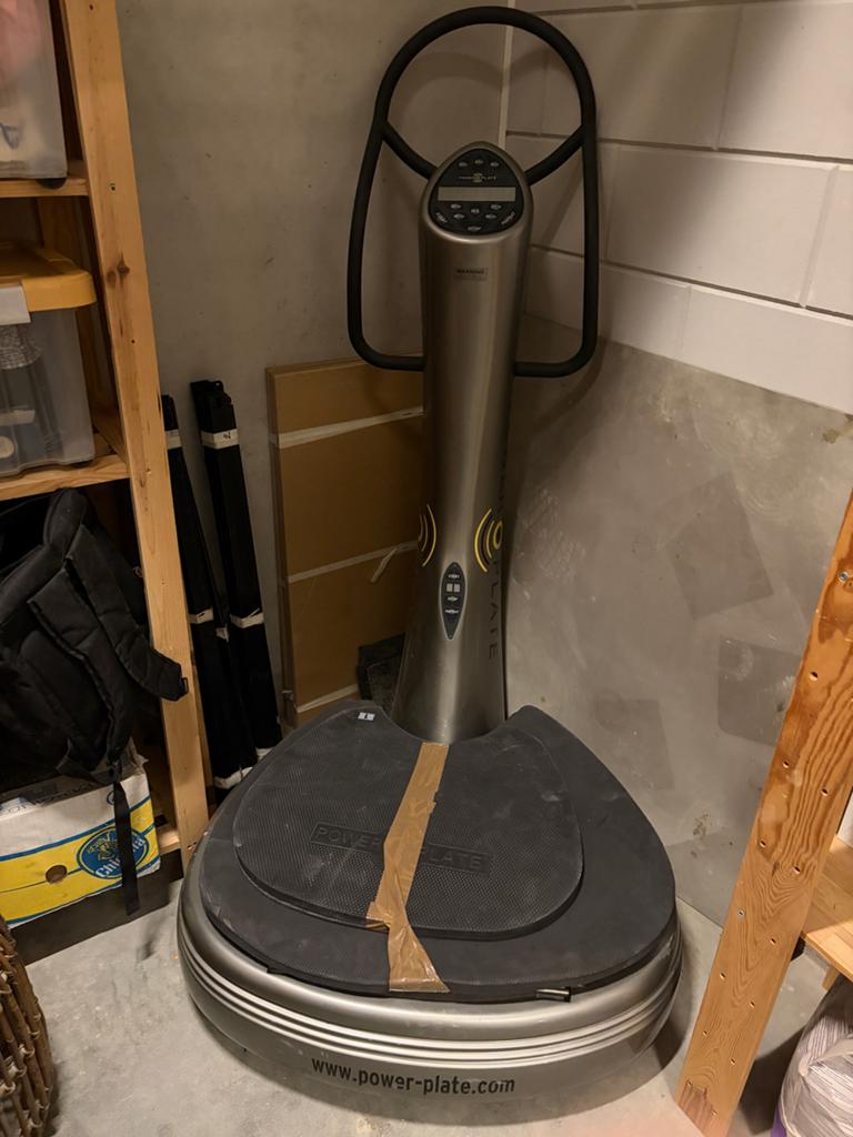 Next Generation Powerplate met accessoires, Sport en Fitness, Ophalen, Gebruikt, Trilplaat, Armen