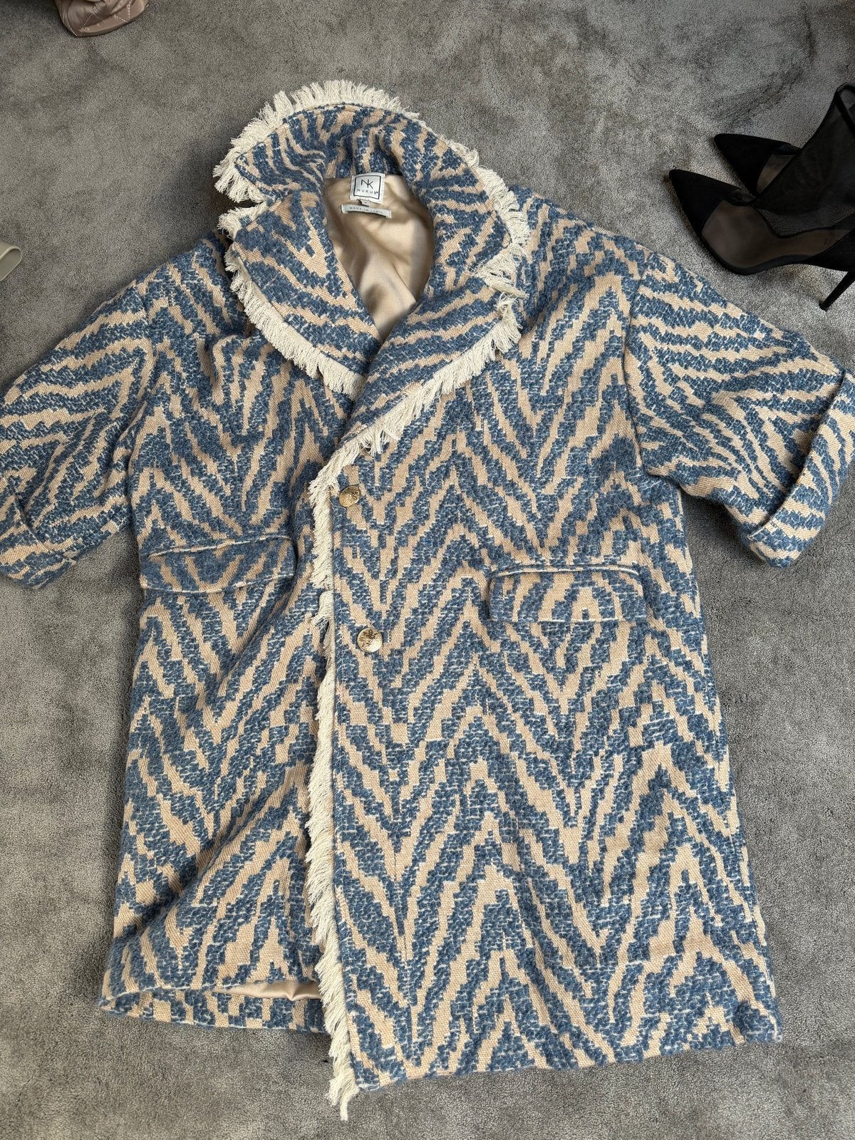 Nukus Art Isabelle jas met franjes - Maat XL, Kleding | Dames, Jassen | Winter, Verzenden, Zo goed als nieuw, Maat 46/48 (XL) of groter