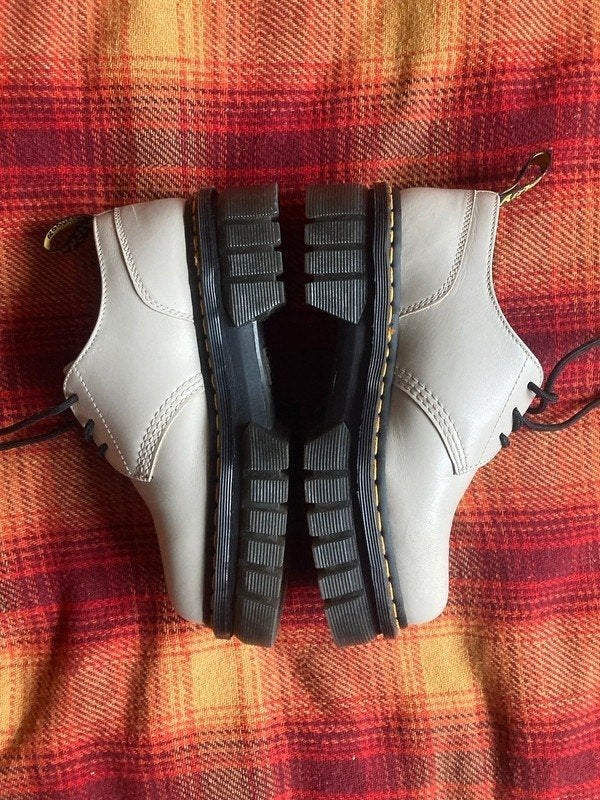 Dr. Martens (maat 40), Kleding | Dames, Schoenen met lage hakken, Ophalen of Verzenden, Grijs, Dr. Martens