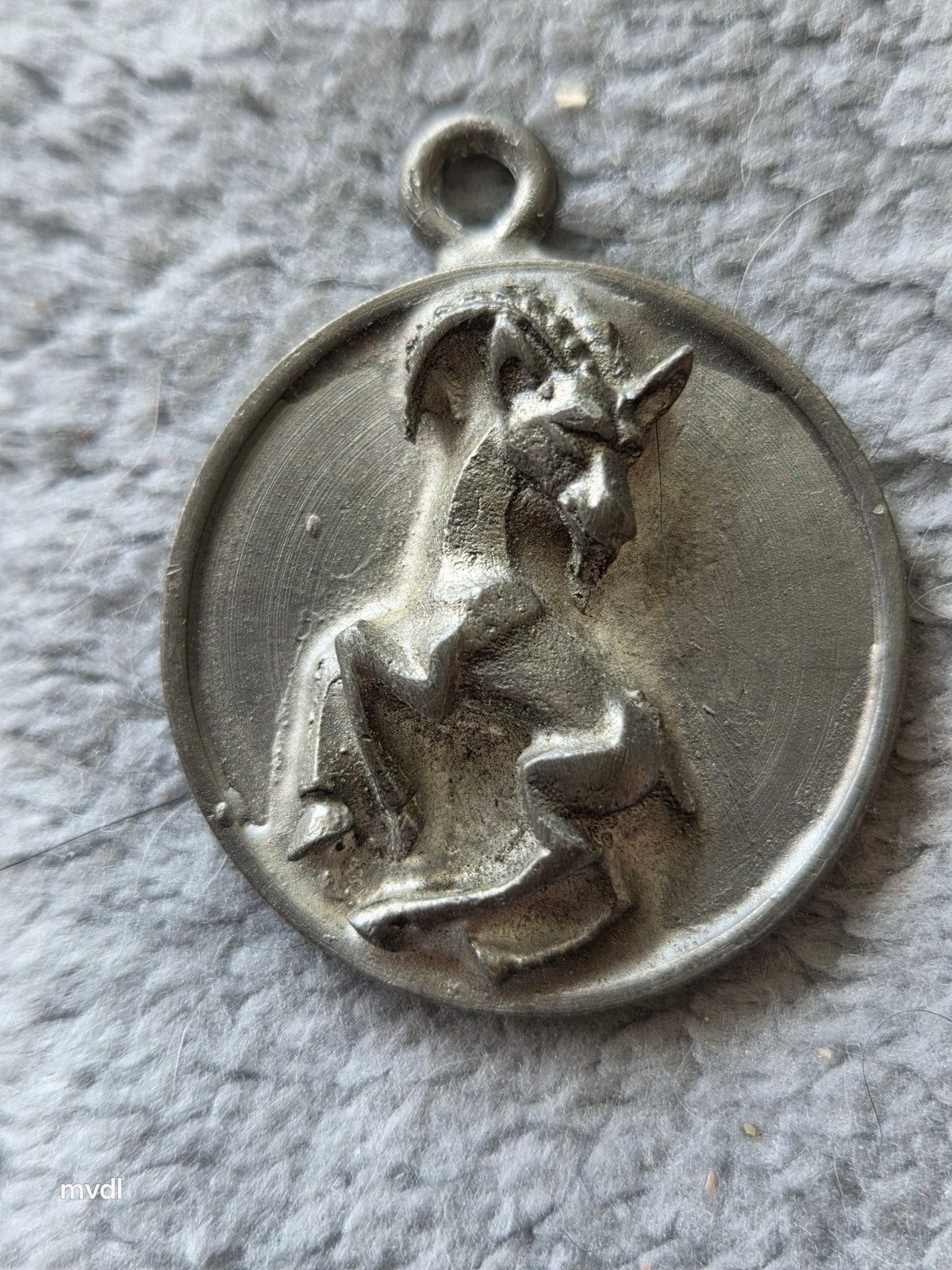 Vintage Zuiver Tin Medaille met Geit - Rothel Holland, Ophalen of Verzenden, Gebruikt