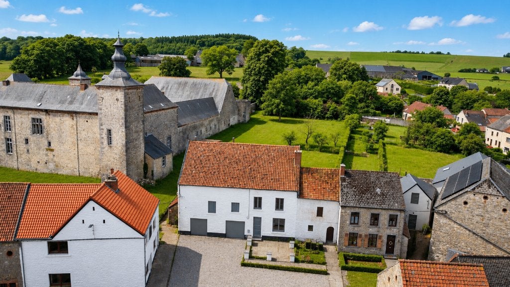 Maison en pierre rénovée de 5ch en BELGIQUE - WALLONIE, Huizen en Kamers, 5 kamers, Woonhuis, België of Luxemburg, Landelijk