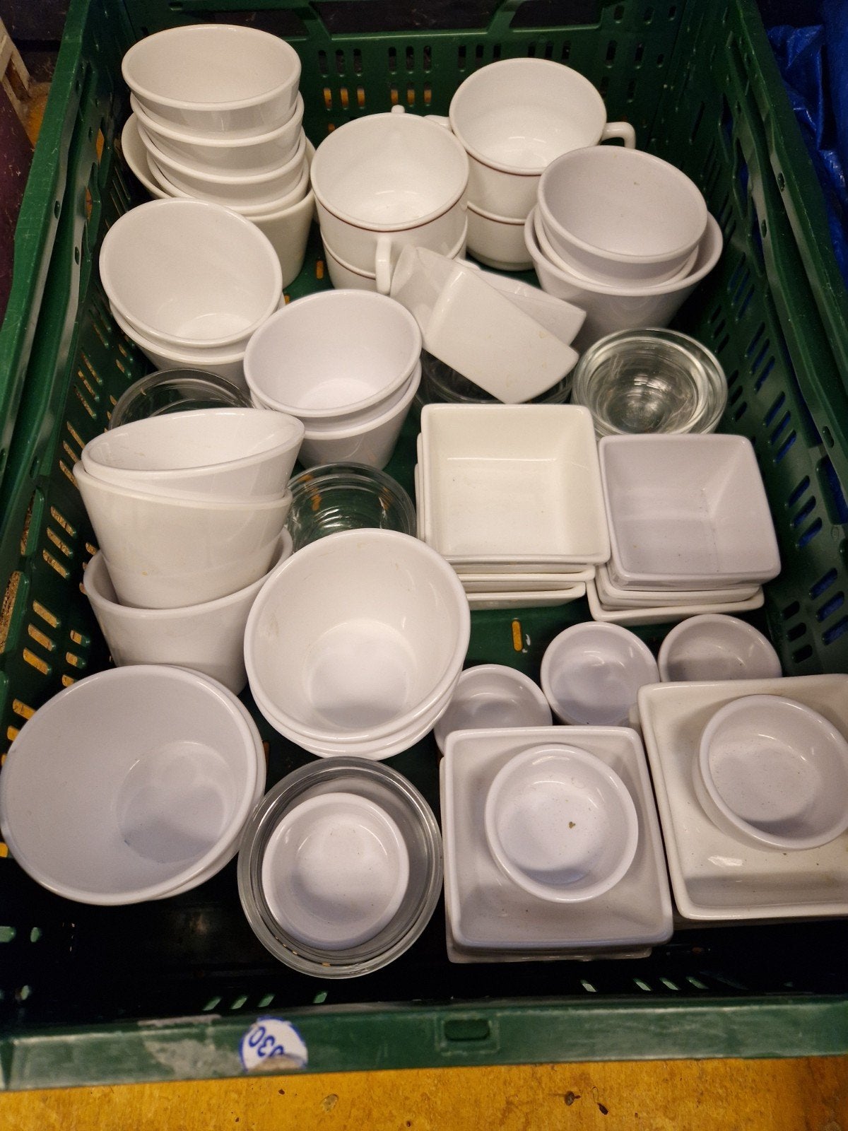 Diverse bakjes en schaaltjes voor nootjes of snacks, Ophalen