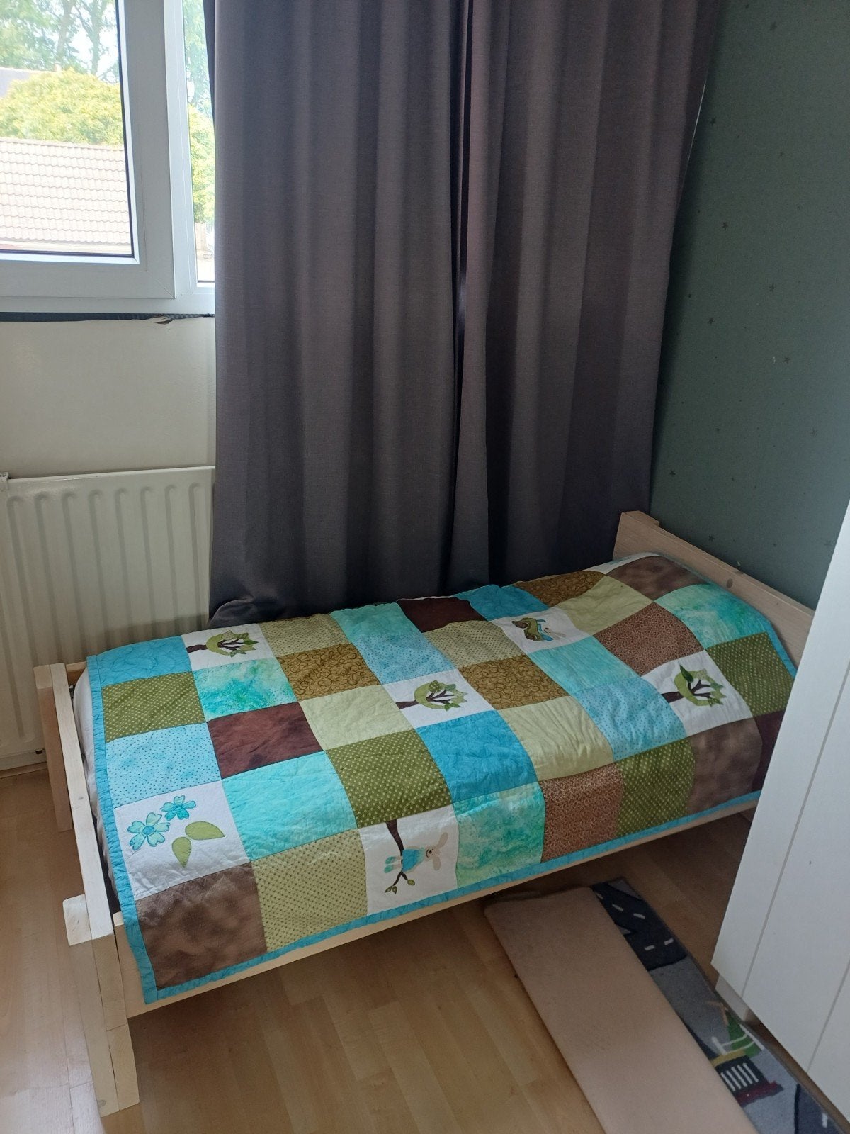 Prachtig junior ledikantje van steigerhout met matras, Ophalen