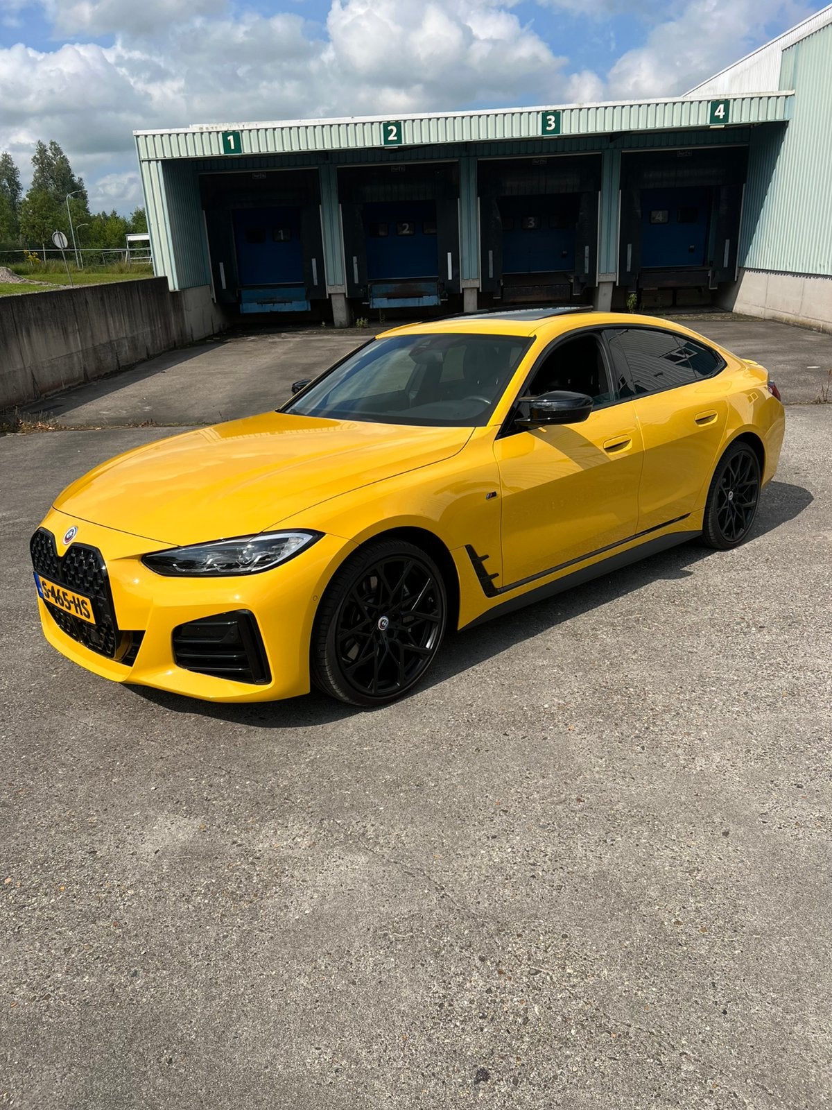 Bmw gran coupe 430I 2023 53500km org.geel kleur af fabriek, Auto's, Seat, Voorwielaandrijving, 74 pk, 4 cilinders, 840 kg