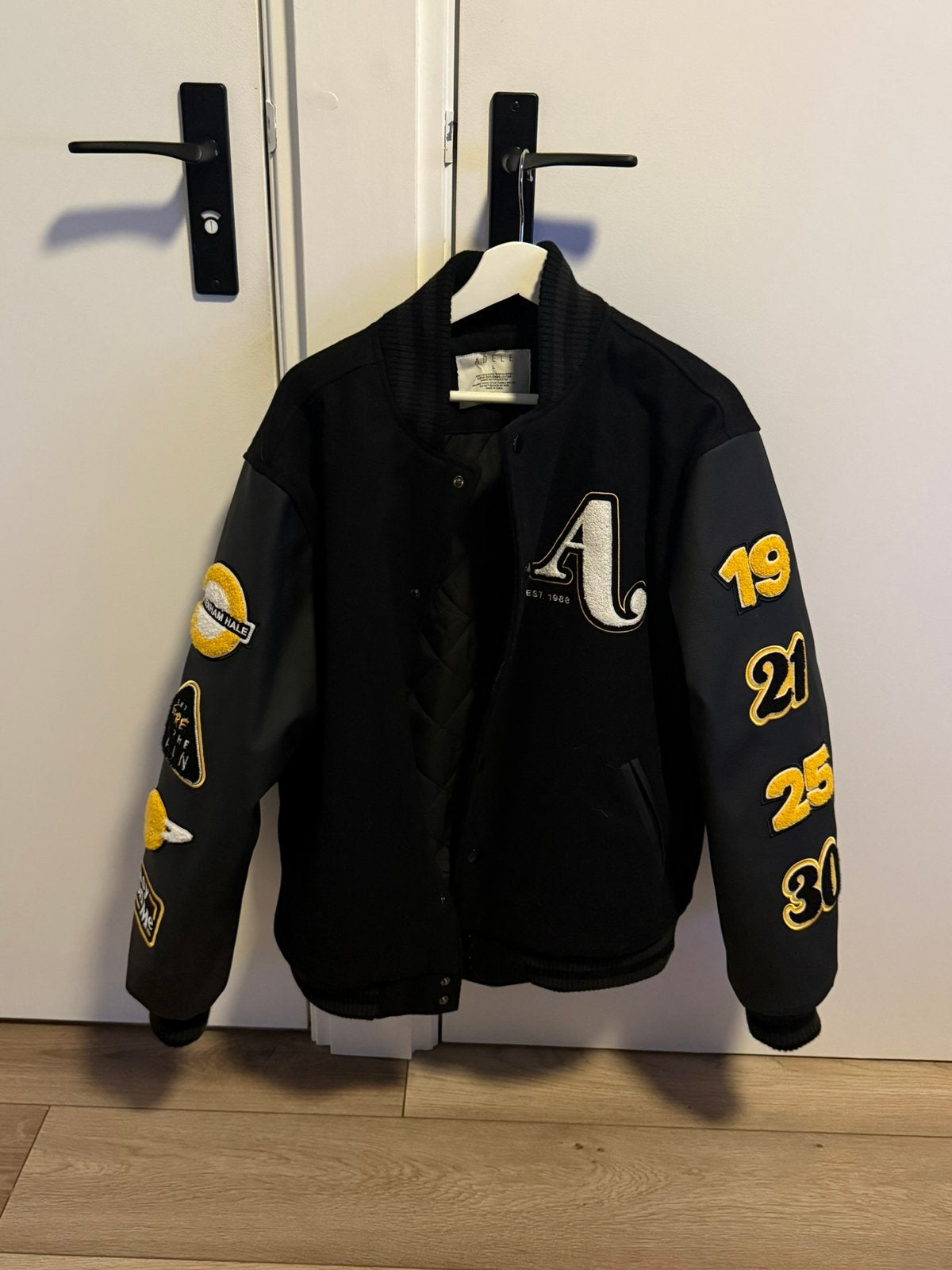 Adele in München - Letterman Jacket Maat L, Ophalen of Verzenden, Zo goed als nieuw