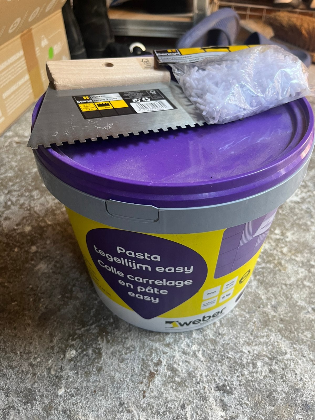 Weber tegellijm 8 kg en sencys lijmkam nieuwstaat, Ophalen