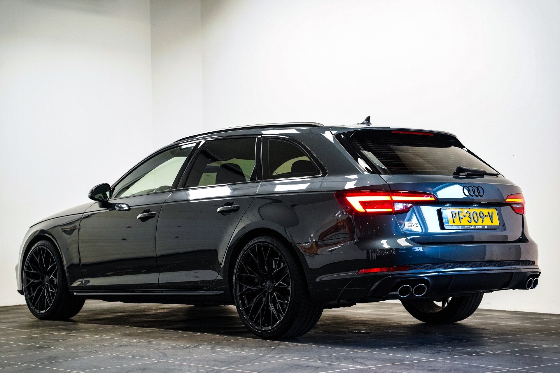 Audi S4 Avant 3.0 TFSI S4 quattro|Carbon|RS zetels diamantle, Gebruikt, 2995 cc, 1650 kg, Vierwielaandrijving