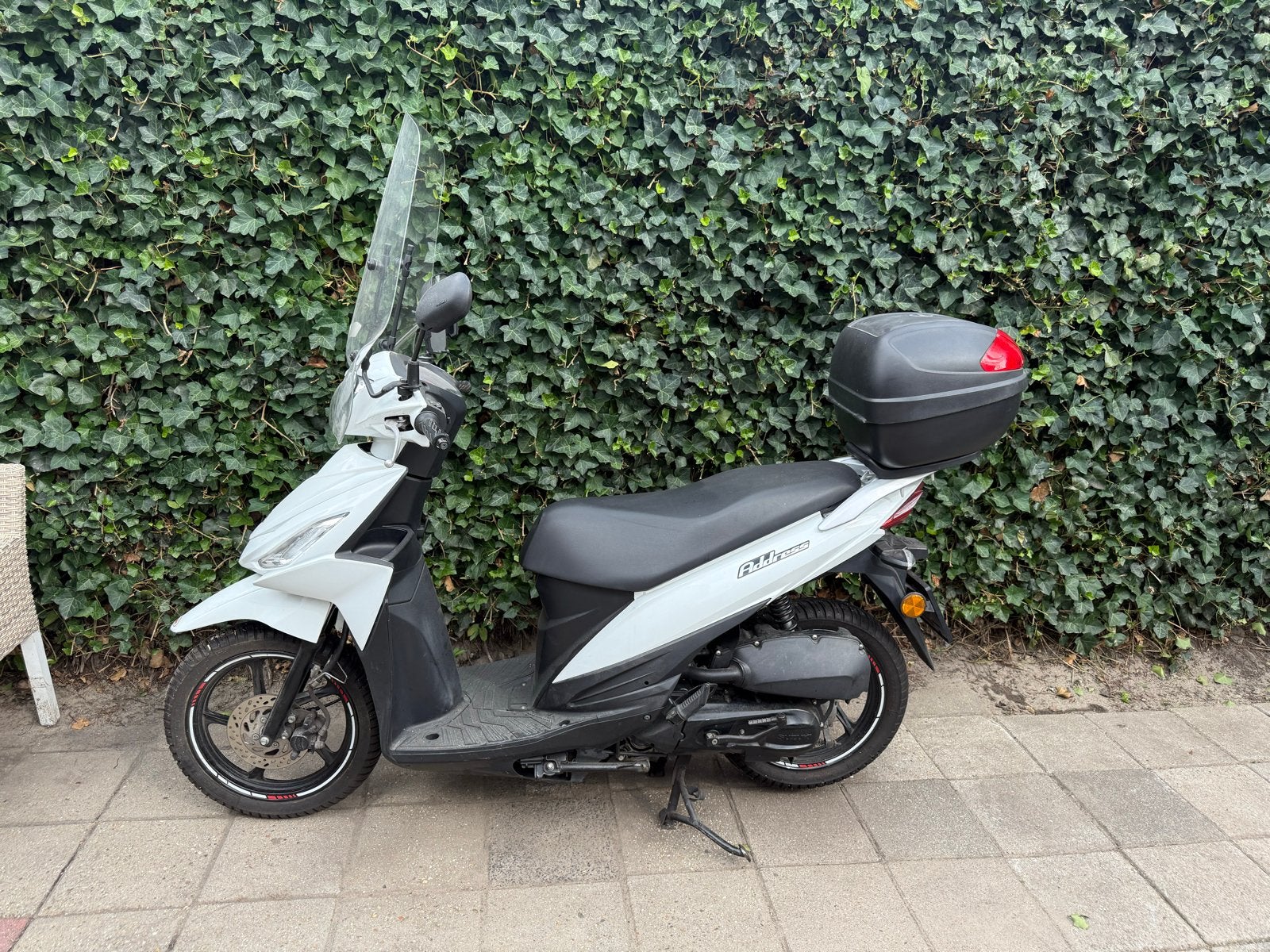 Suzuki Address  - Wit, met topkoffer en windscherm, Ophalen