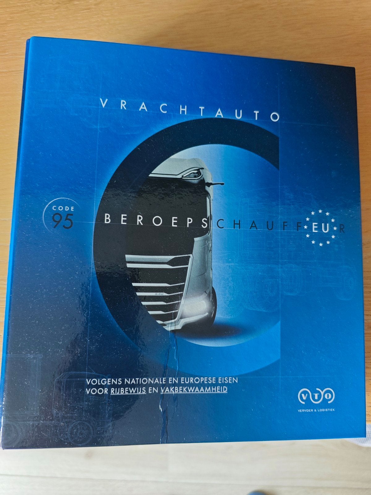 Vrachtauto theorieboeken + proefexamens Code 95, Ophalen of Verzenden, Zo goed als nieuw, Autotechniek, VTO Verkeersopleidingen