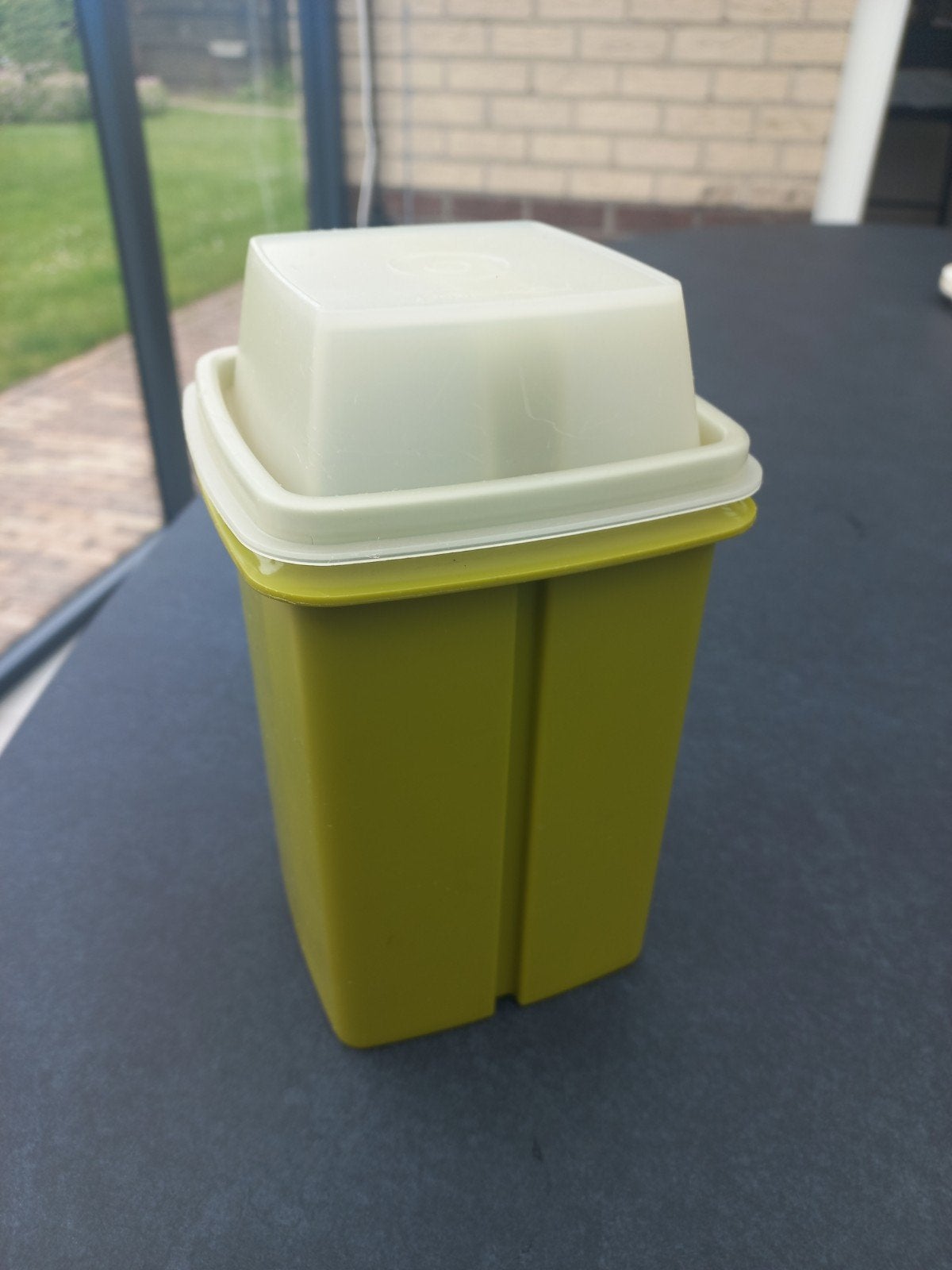 Vintage Tupperware Bus met Pers - Groen, Ophalen of Verzenden, Gebruikt, Groen, Bus of Trommel