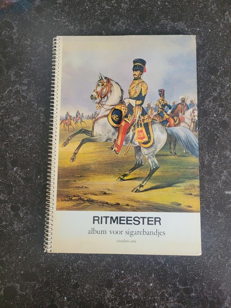 Album van Ritmeester met sigarenbandjes. Compleet, Verzamelen, Ophalen of Verzenden, Zo goed als nieuw, Sigarenbandjes