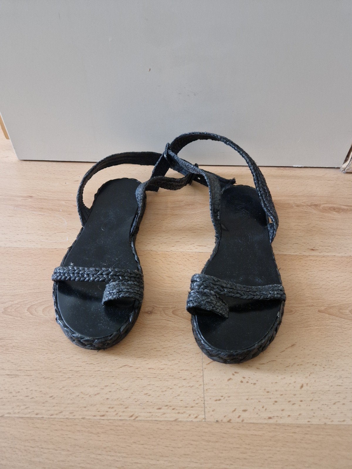 mango sandalen zwart maat 38 raffia mng gevlochten, Ophalen of Verzenden, Zo goed als nieuw, Zwart, Sandalen of Muiltjes
