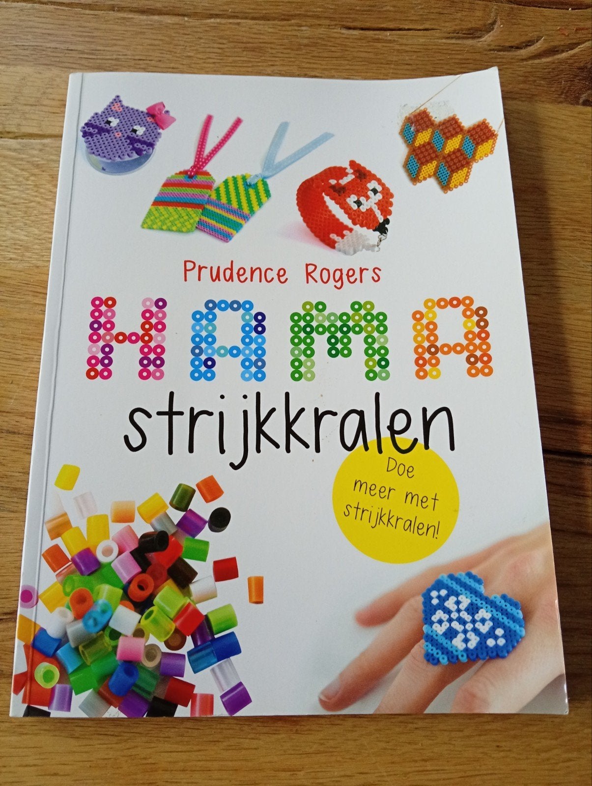 Hama Strijkkralen Boek: Eindeloos veel mogelijkheden!, Gebruikt, Overige thema's, Utrecht/Antwerpen, Meerkleurig