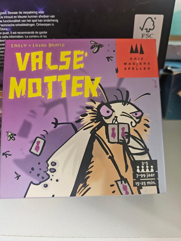 Valze Motten - Leuk kaartspel voor jong en oud, Hobby en Vrije tijd, Gezelschapsspellen | Kaartspellen, Vijf spelers of meer, Ophalen